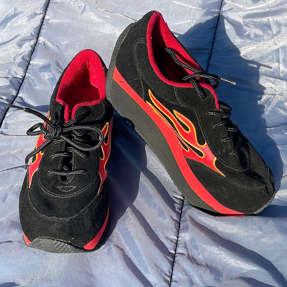 Vintage Volatile Red Flame Platform